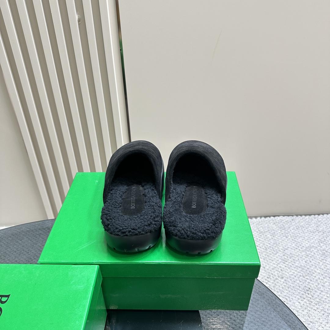 Bottega Veneta Calfskin Flat Snap Slippers - PerfectKickZ