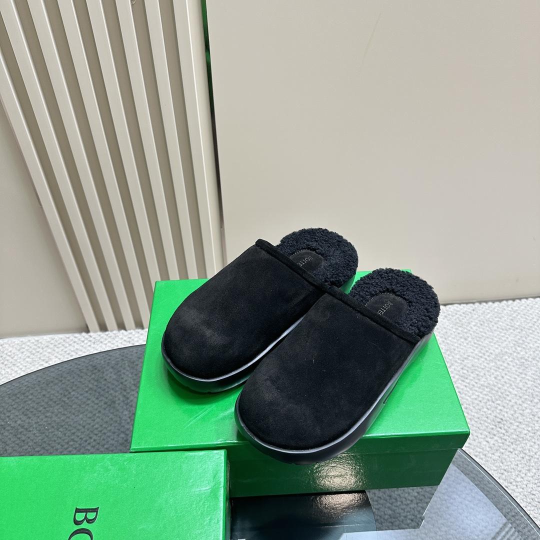 Bottega Veneta Calfskin Flat Snap Slippers - PerfectKickZ