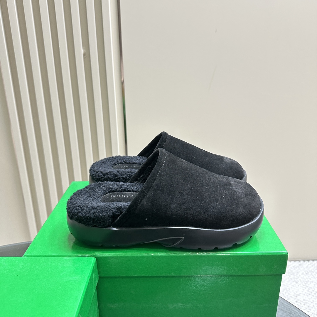 Bottega Veneta Calfskin Flat Snap Slippers - PerfectKickZ