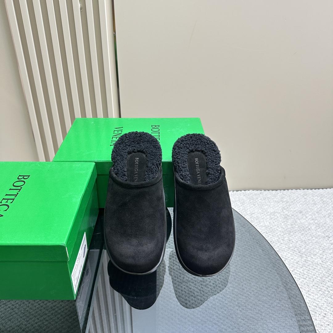 Bottega Veneta Calfskin Flat Snap Slippers - PerfectKickZ