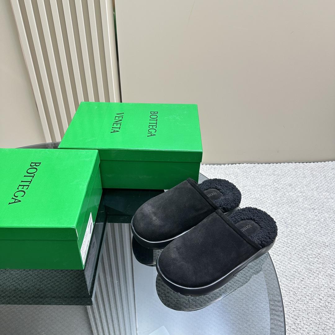 Bottega Veneta Calfskin Flat Snap Slippers - PerfectKickZ