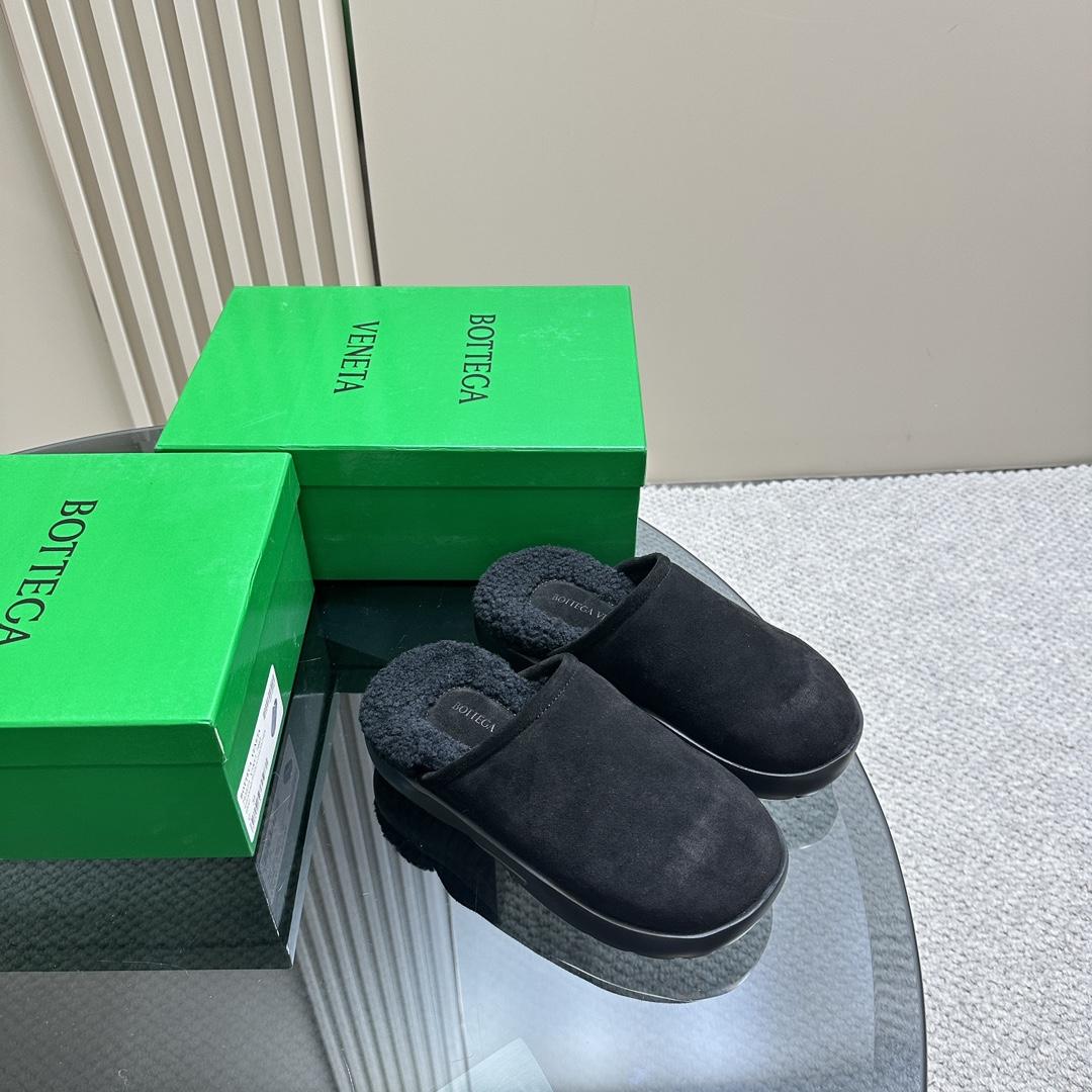 Bottega Veneta Calfskin Flat Snap Slippers - PerfectKickZ