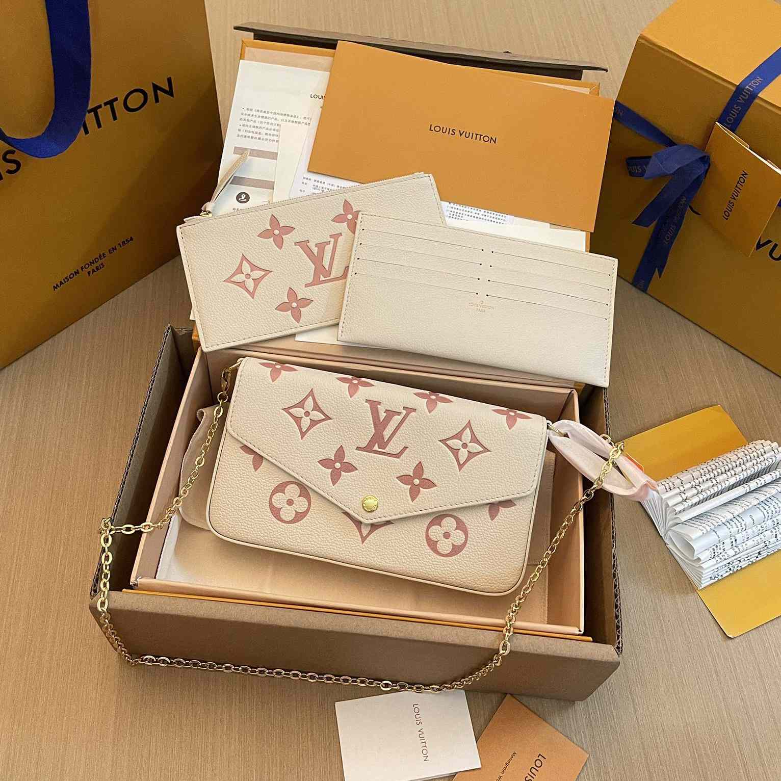 Louis Vuitton Félicie Pochette (21x12x3cm)   M82047 - PerfectKickZ