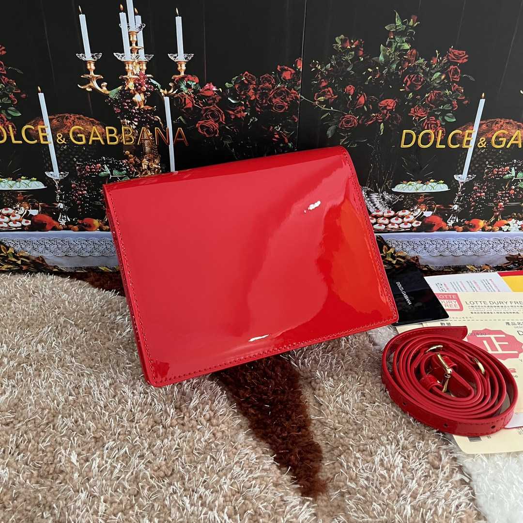 Dolce & Gabbana DG Logo Leather Crossbody Bag    (16*20*5.5cm) - PerfectKickZ