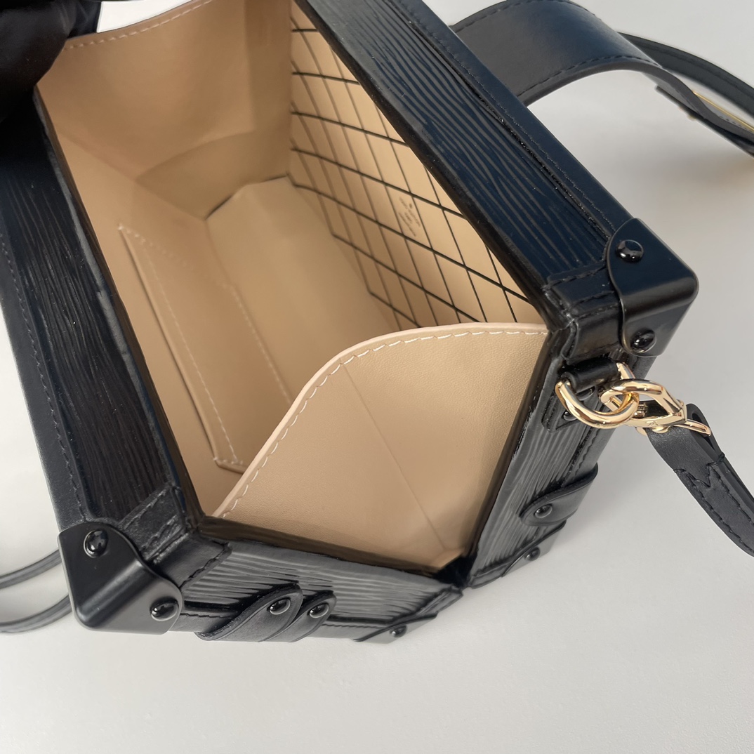 Louis Vuitton Petite Malle     M59179 - PerfectKickZ