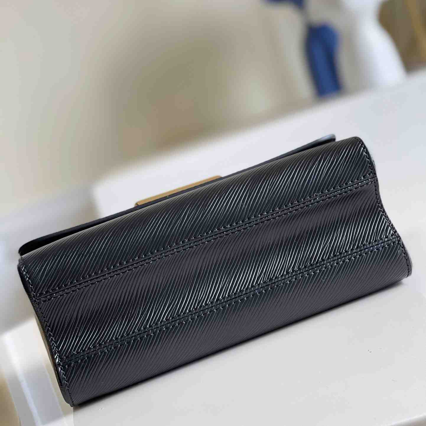Louis Vuitton Twist MM    M21772  M50282 - 