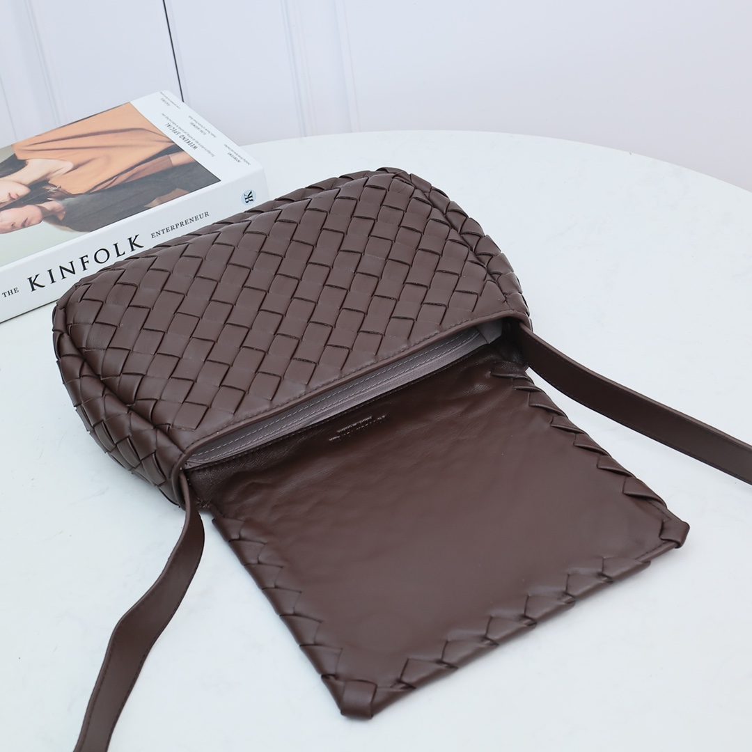 Bottega Veneta Small Cobble Messenger - PerfectKickZ
