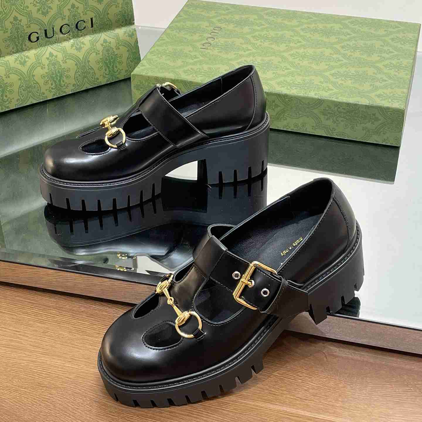 Gucci Women's Loafer With Horsebit - PerfectKickZ