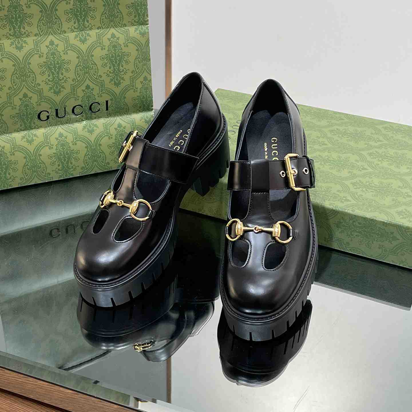 Gucci Women's Loafer With Horsebit - PerfectKickZ