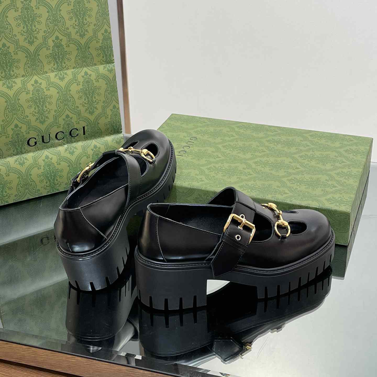 Gucci Women's Loafer With Horsebit - PerfectKickZ