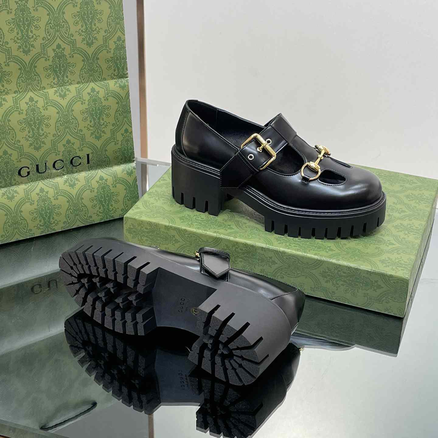 Gucci Women's Loafer With Horsebit - PerfectKickZ