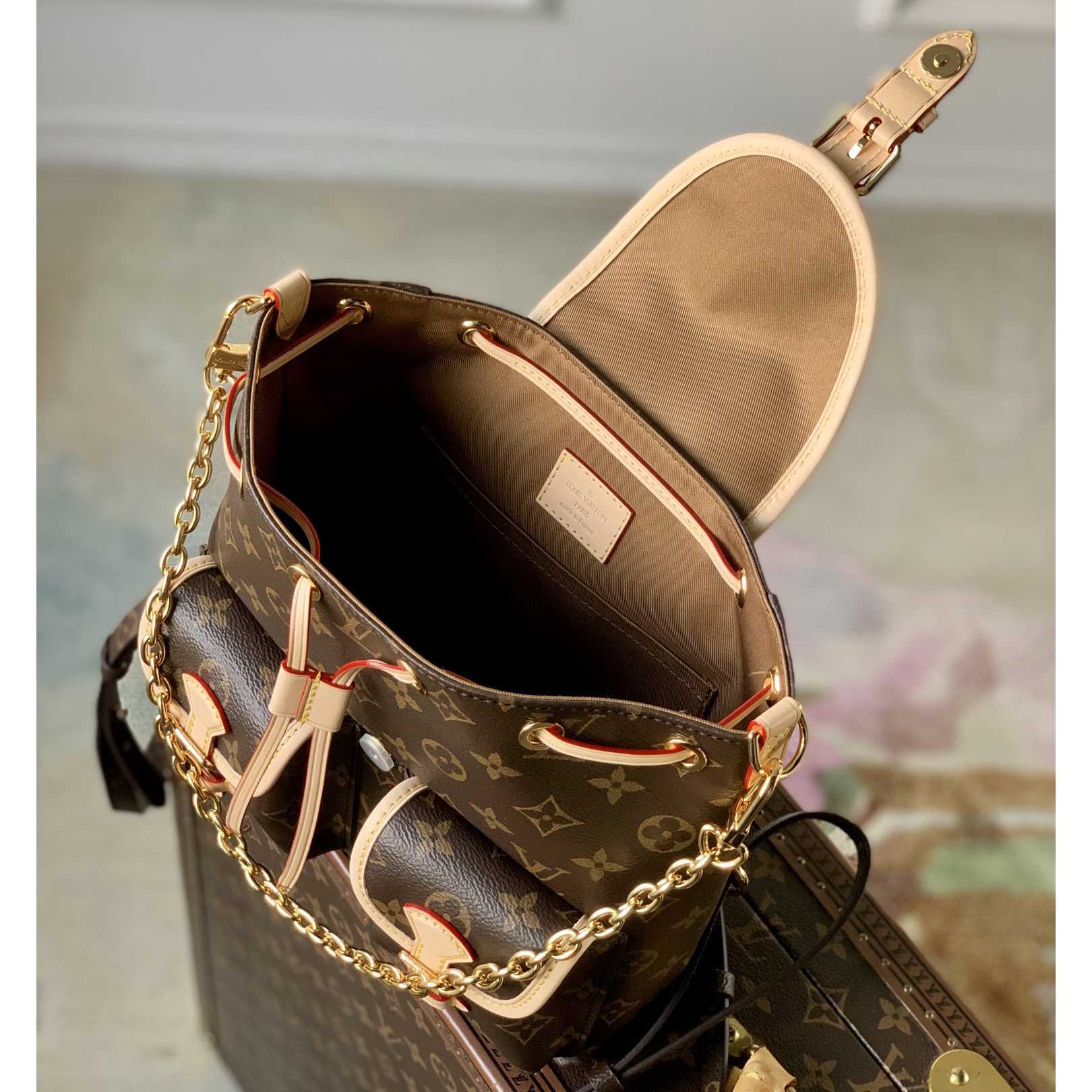 Louis Vuitton Excursion PM  (21-23-10cm)   M46932 - 