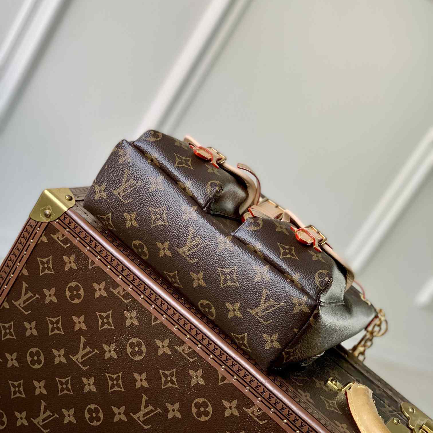 Louis Vuitton Excursion PM  (21-23-10cm)   M46932 - 