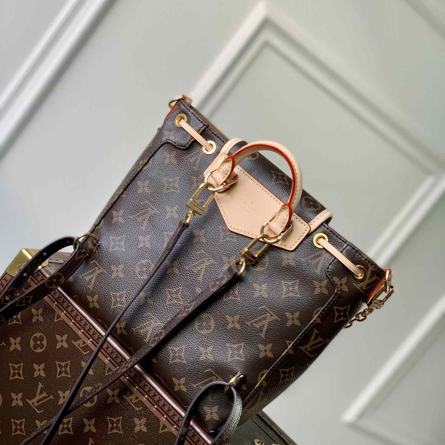 Louis Vuitton Excursion PM  (21-23-10cm)   M46932 - 