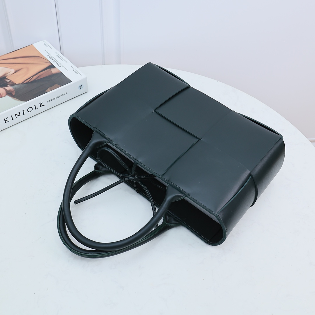 Bottega Veneta Small Arco Tote Bag - PerfectKickZ