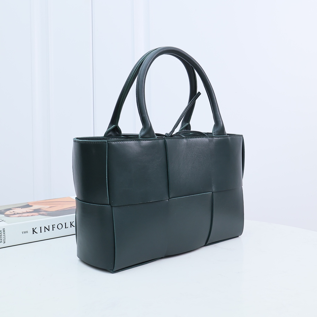 Bottega Veneta Small Arco Tote Bag - PerfectKickZ