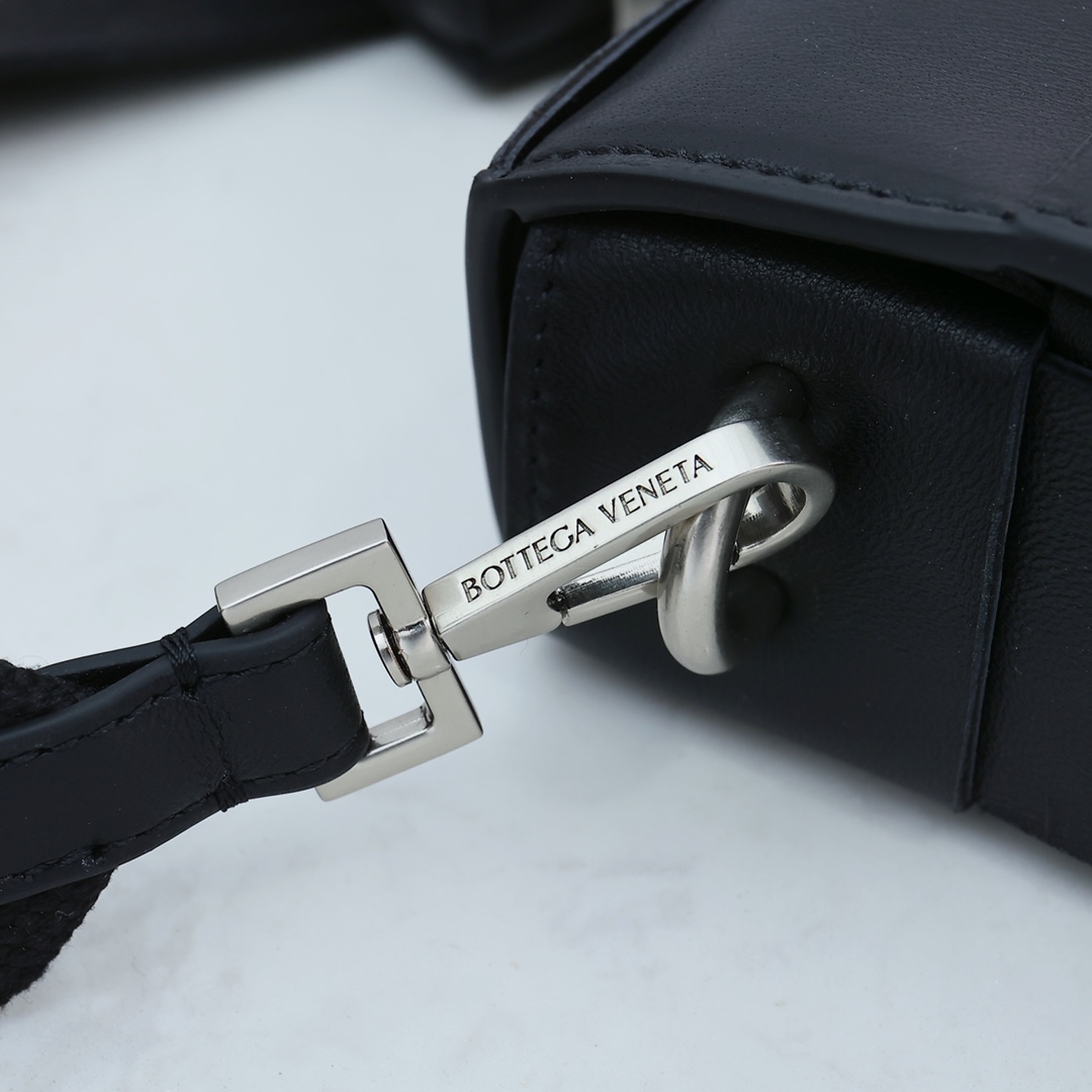 Bottega Veneta Cassette With Versatile Strap - PerfectKickZ