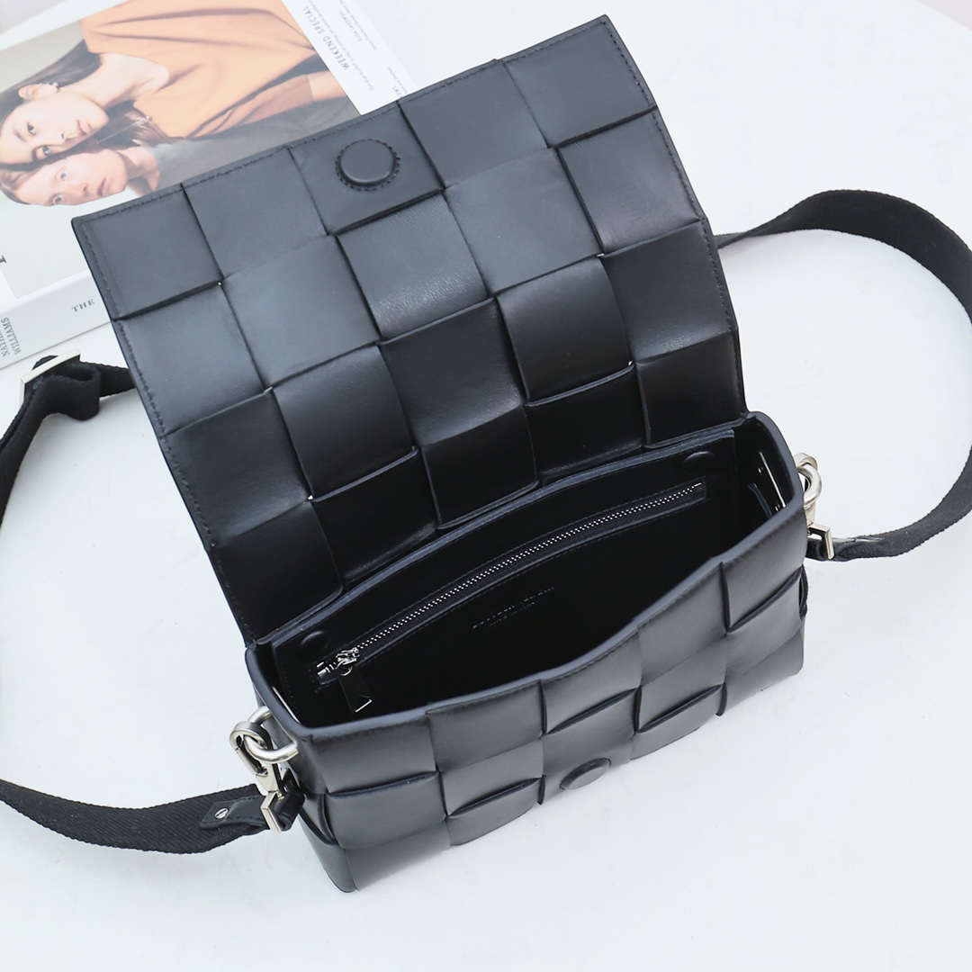 Bottega Veneta Cassette With Versatile Strap - PerfectKickZ