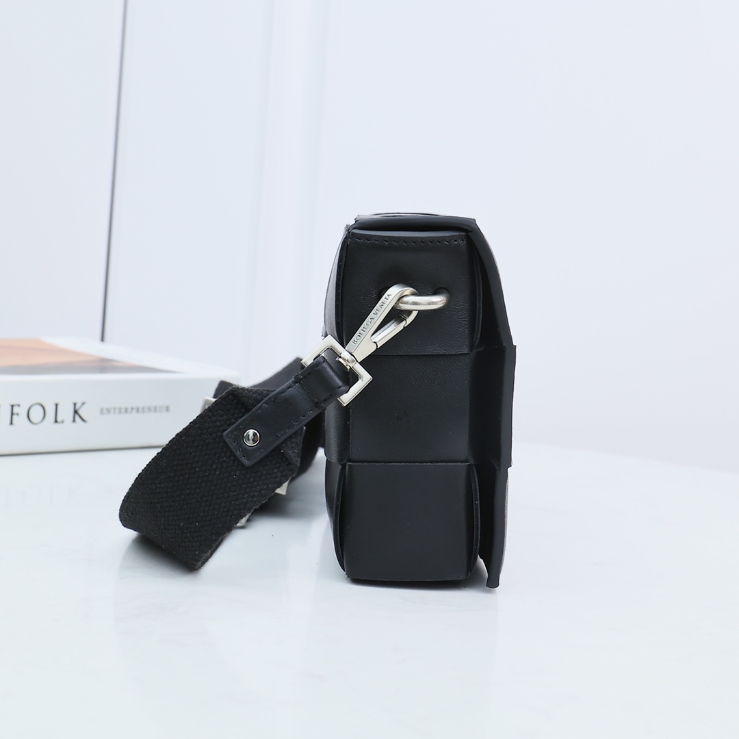 Bottega Veneta Cassette With Versatile Strap - PerfectKickZ