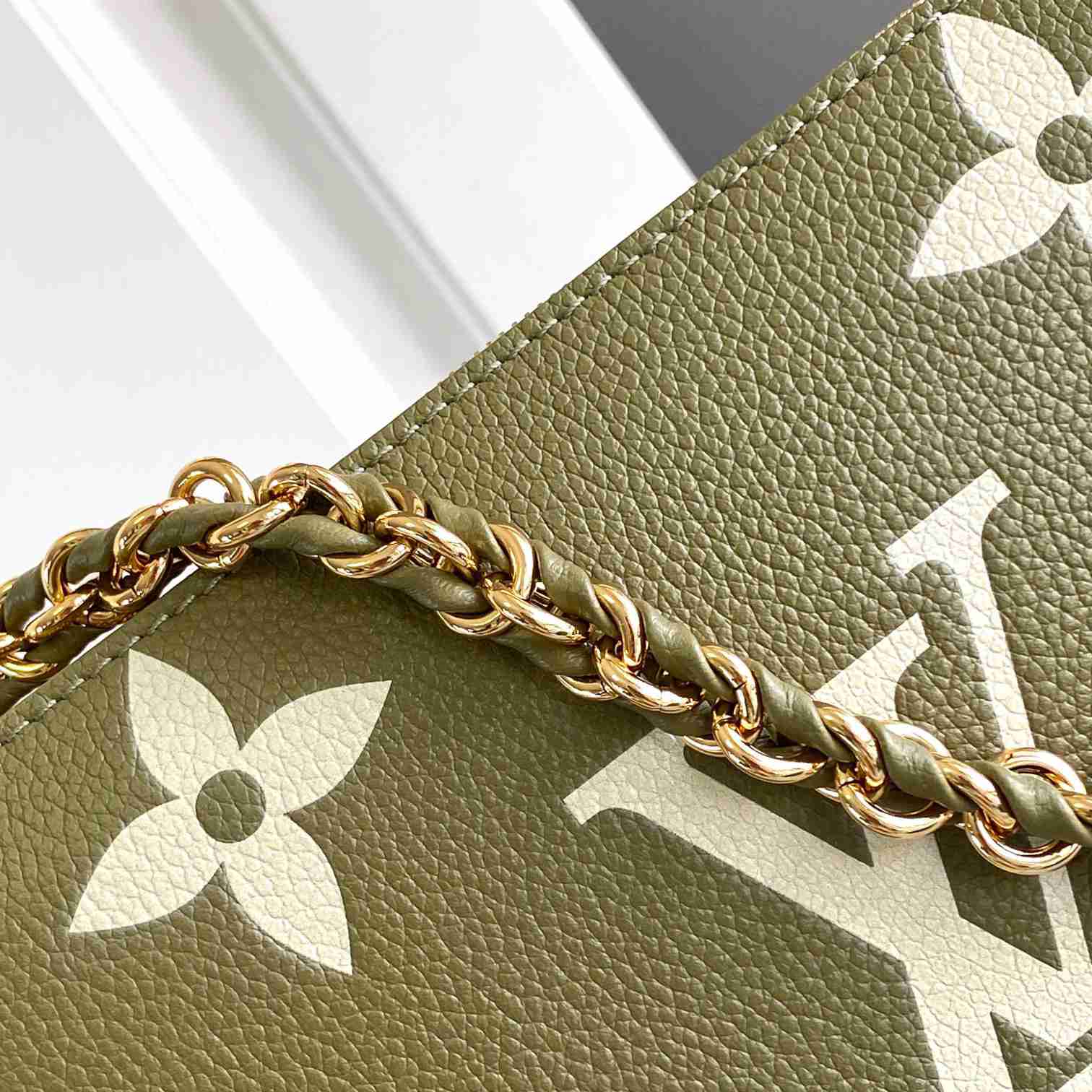 Louis Vuitton Multi Pochette Accessoires   (25-14.5-4.5cm) M22670 - PerfectKickZ