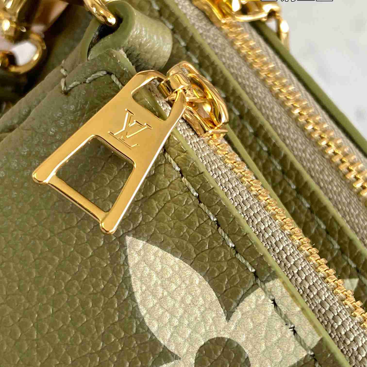 Louis Vuitton Multi Pochette Accessoires   (25-14.5-4.5cm) M22670 - PerfectKickZ