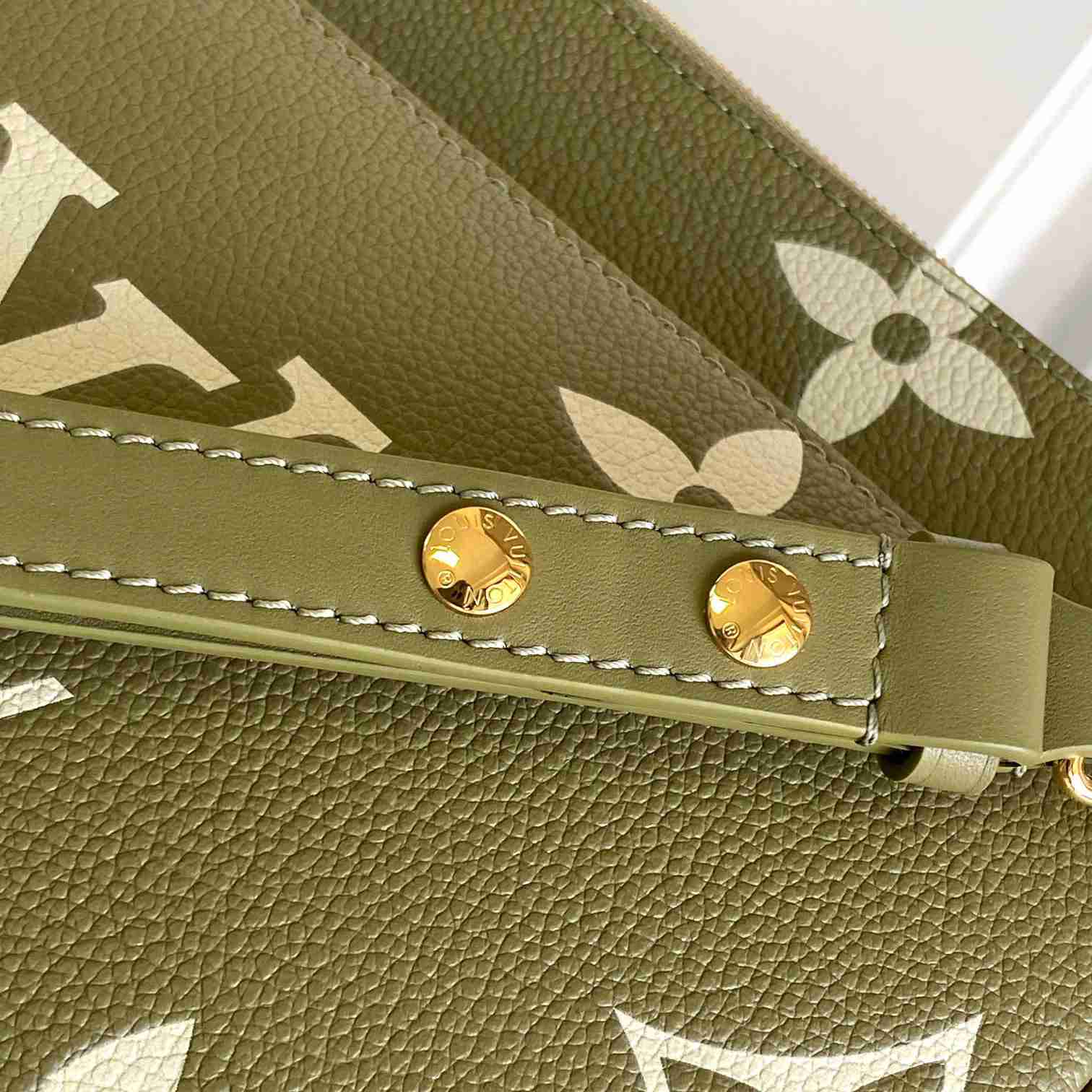 Louis Vuitton Multi Pochette Accessoires   (25-14.5-4.5cm) M22670 - PerfectKickZ