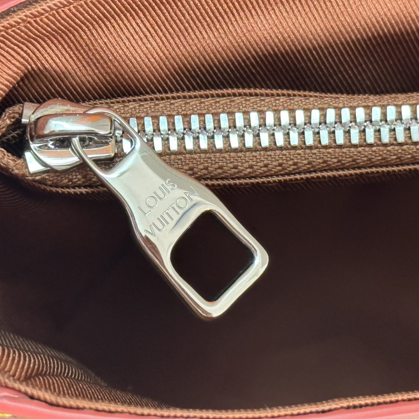 Louis Vuitton Montsouris Messenger   M23097 - PerfectKickZ