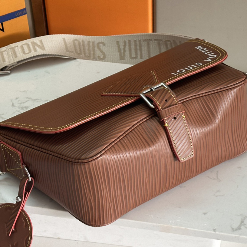 Louis Vuitton Montsouris Messenger   M23097 - PerfectKickZ
