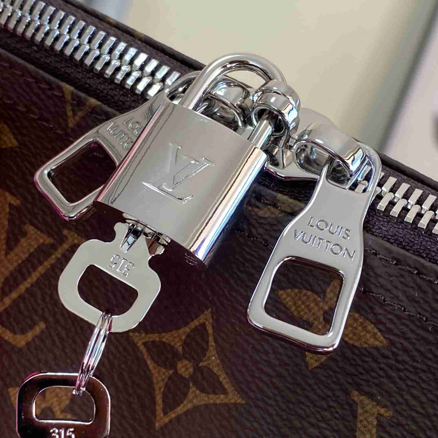 Louis Vuitton Keepall Bandoulière 50     M46773 - 