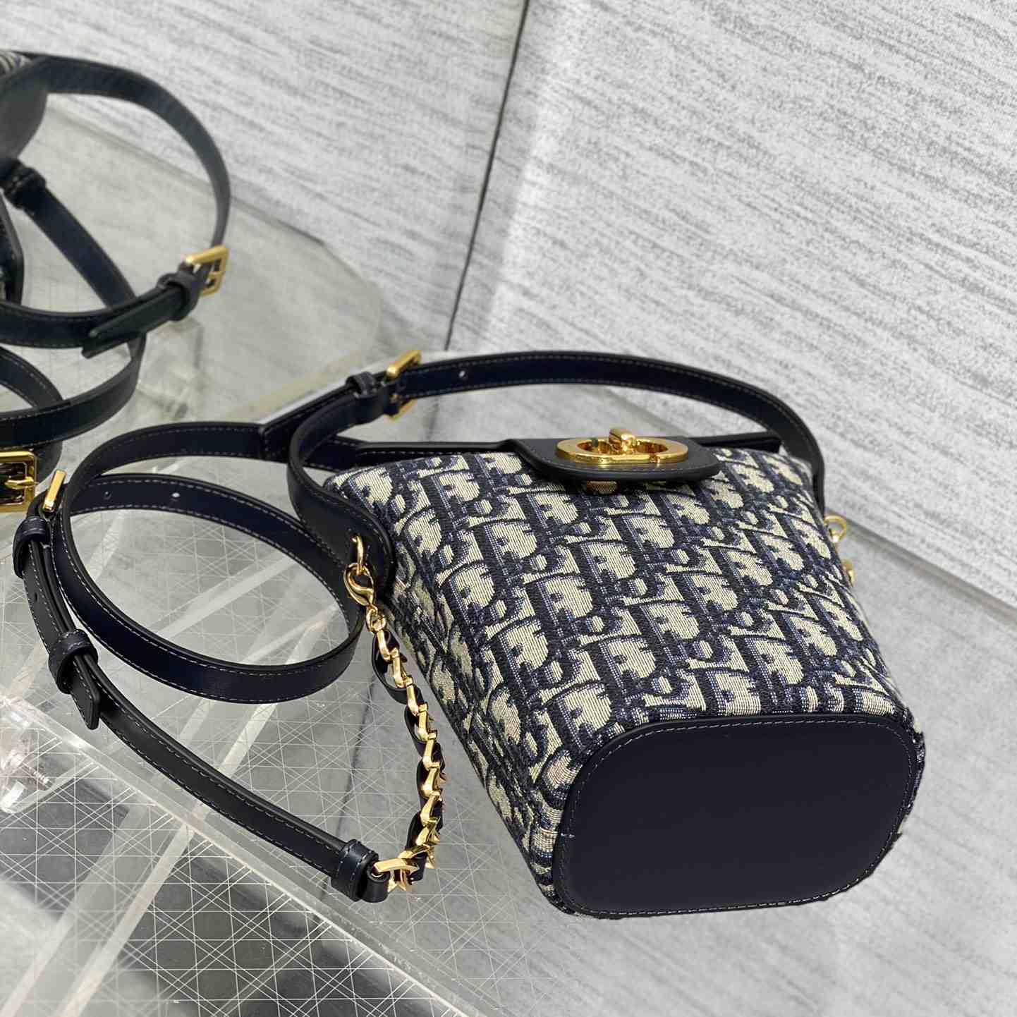 Dior 30 Montaigne Dior Amber Mini Bucket Bag - PerfectKickZ
