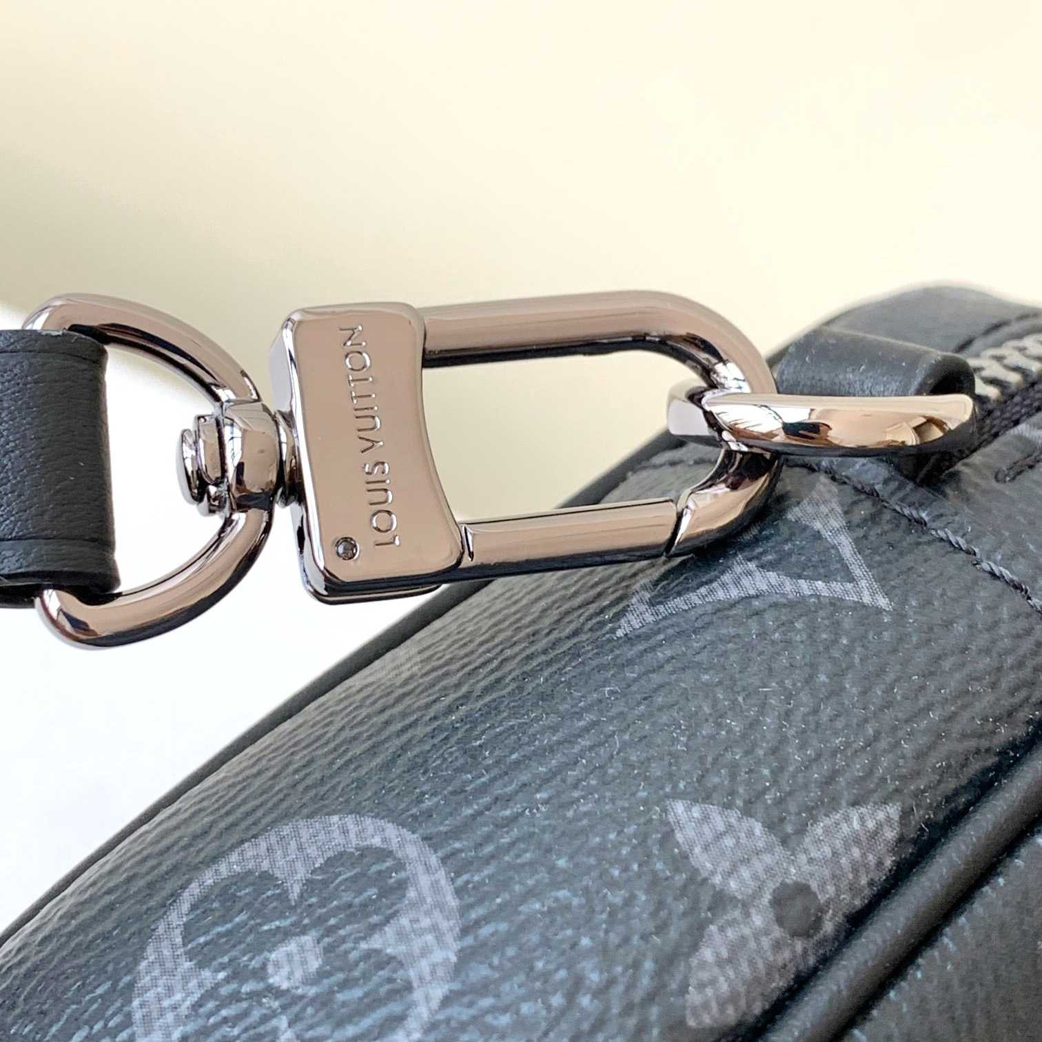 Louis Vuitton Nano Porte Documents Voyage   M82770 - PerfectKickZ