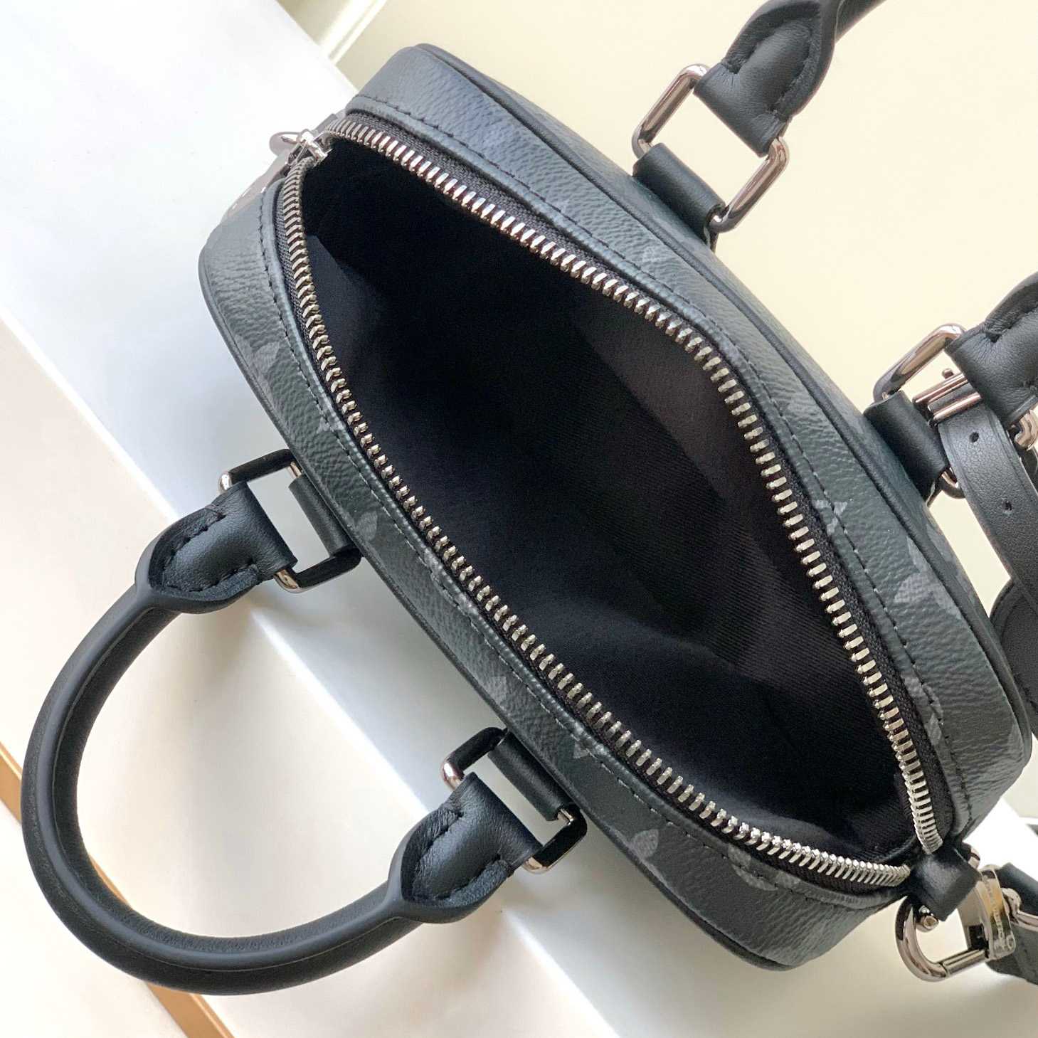 Louis Vuitton Nano Porte Documents Voyage   M82770 - PerfectKickZ