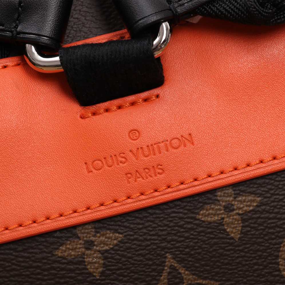 Louis Vuitton Christopher MM    M46814 - 