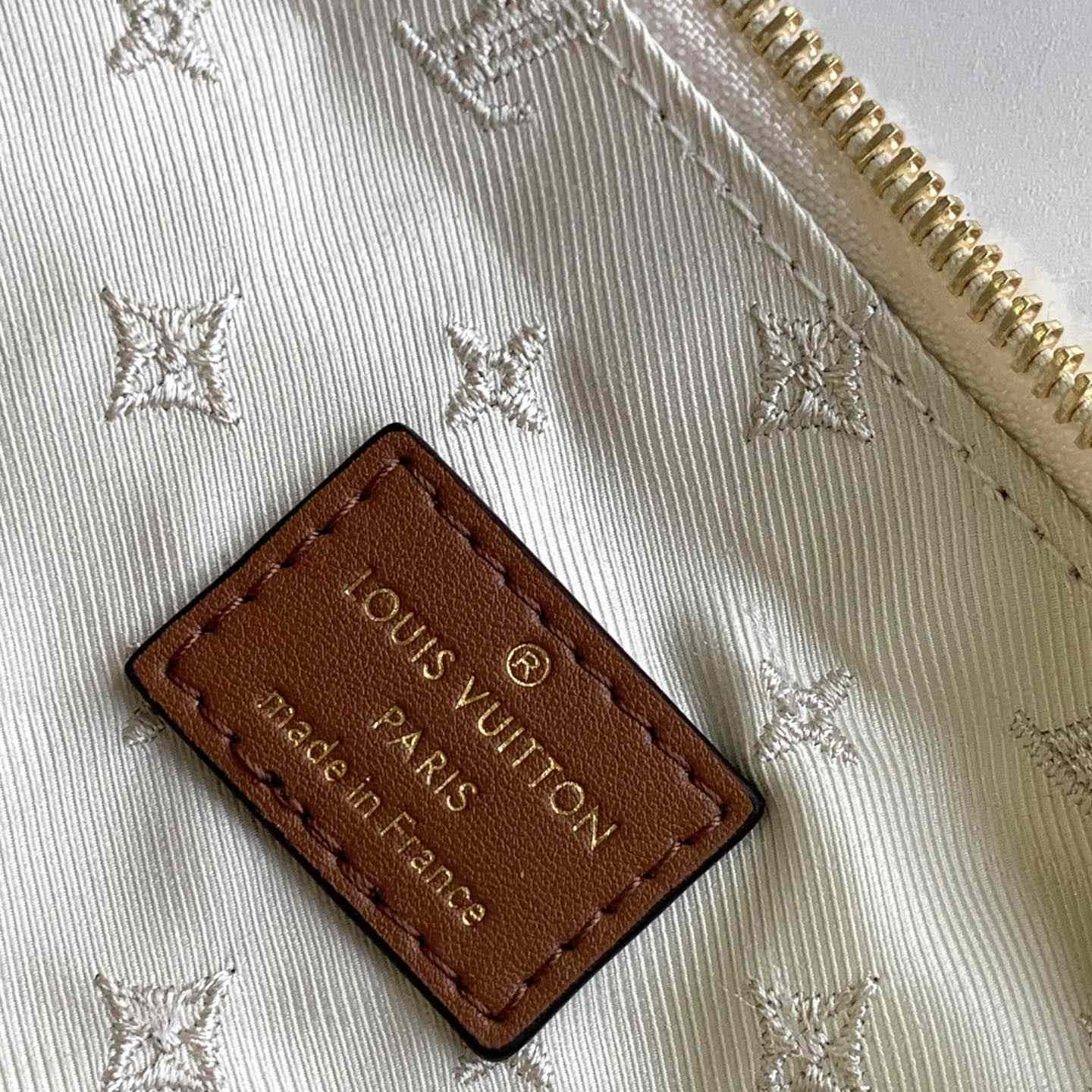Louis Vuitton Over The Moon   M23321 - PerfectKickZ