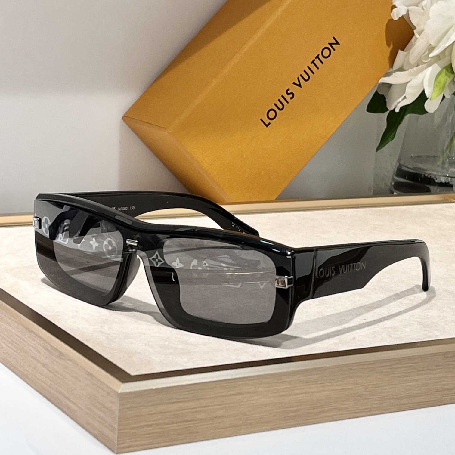 Louis Vuitton LV Speed Mask Sunglasses     Z2057E - PerfectKickZ
