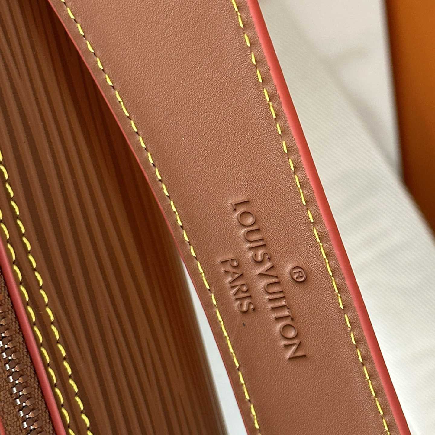 Louis Vuitton Soft Polochon MM   M23092 - PerfectKickZ