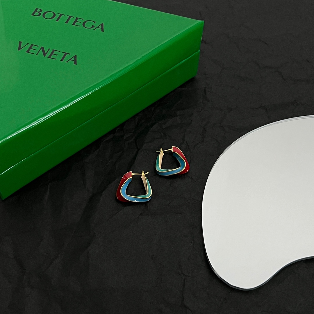 Bottega Veneta Twist Triangle Hoop Earrings - PerfectKickZ