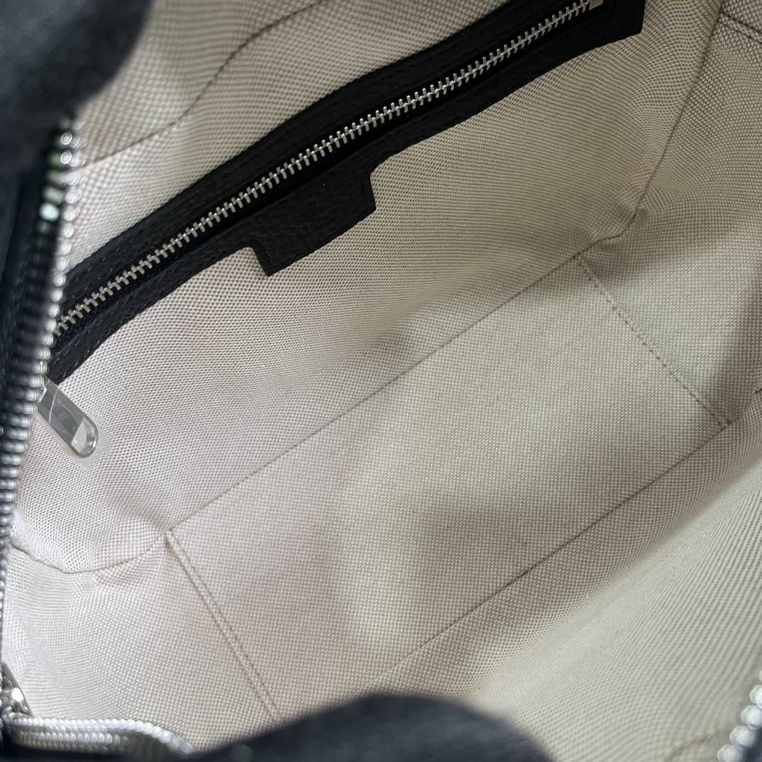 Gucci Jumbo GG Medium Messenger Bag - PerfectKickZ