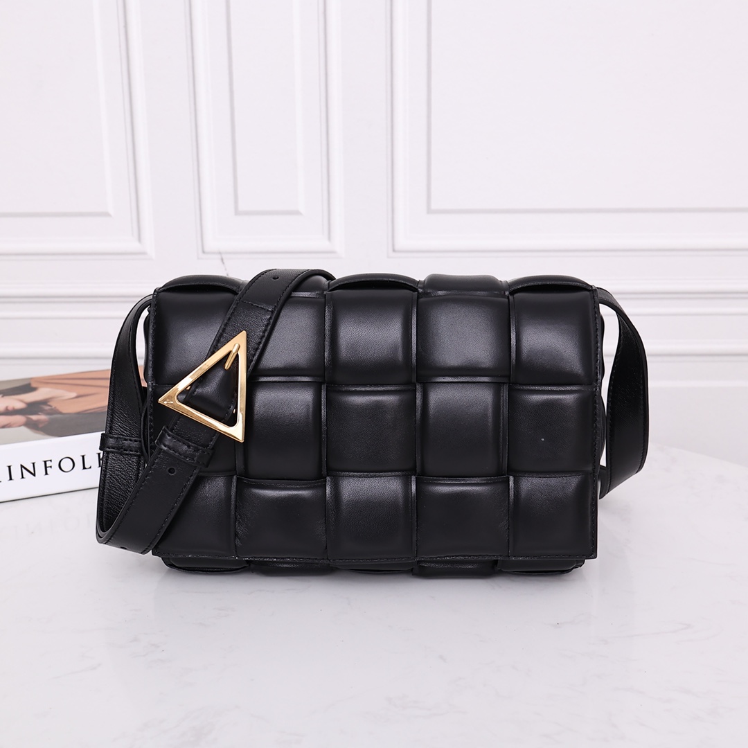 Bottega Veneta Padded Cassette Bag(26*18*8CM) - PerfectKickZ