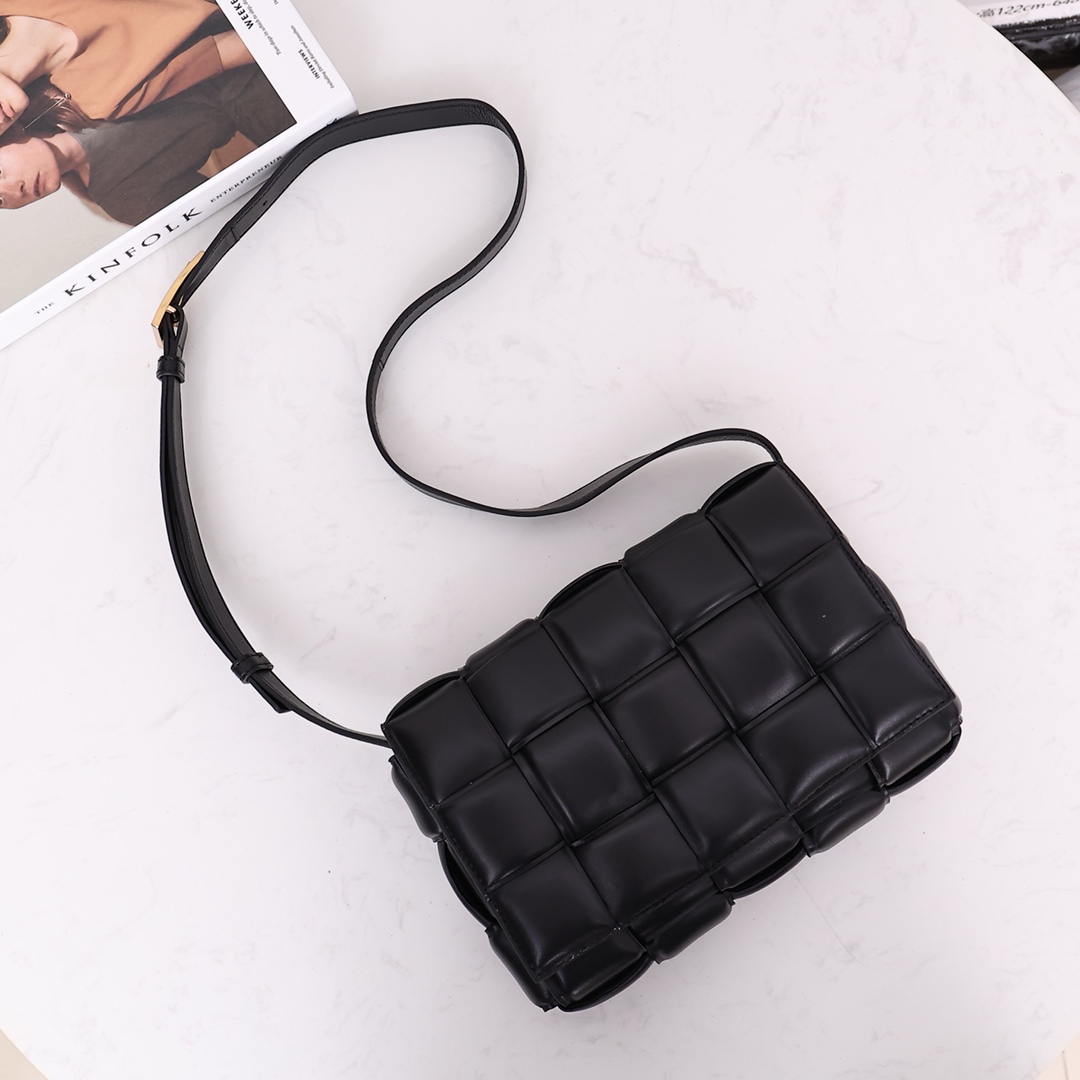 Bottega Veneta Padded Cassette Bag(26*18*8CM) - PerfectKickZ