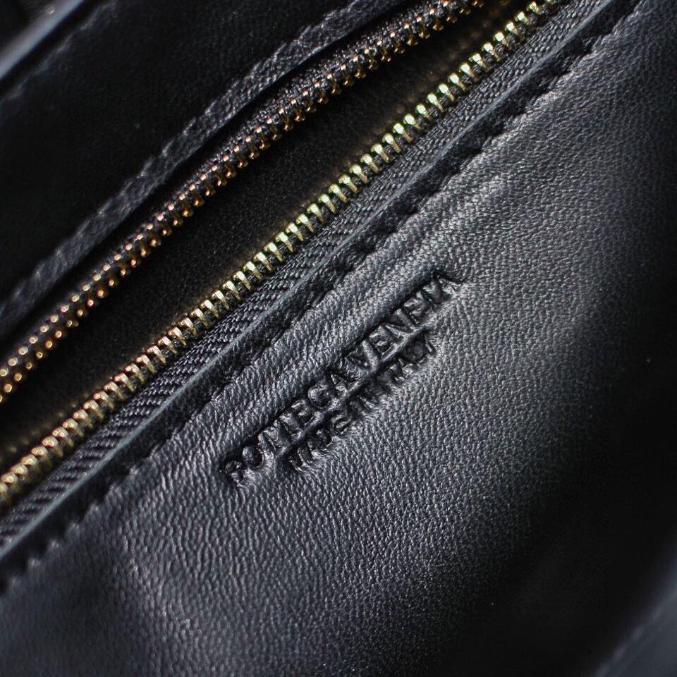 Bottega Veneta Padded Cassette Bag(26*18*8CM) - PerfectKickZ