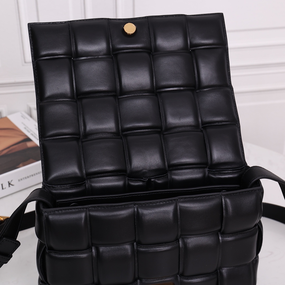 Bottega Veneta Padded Cassette Bag(26*18*8CM) - PerfectKickZ