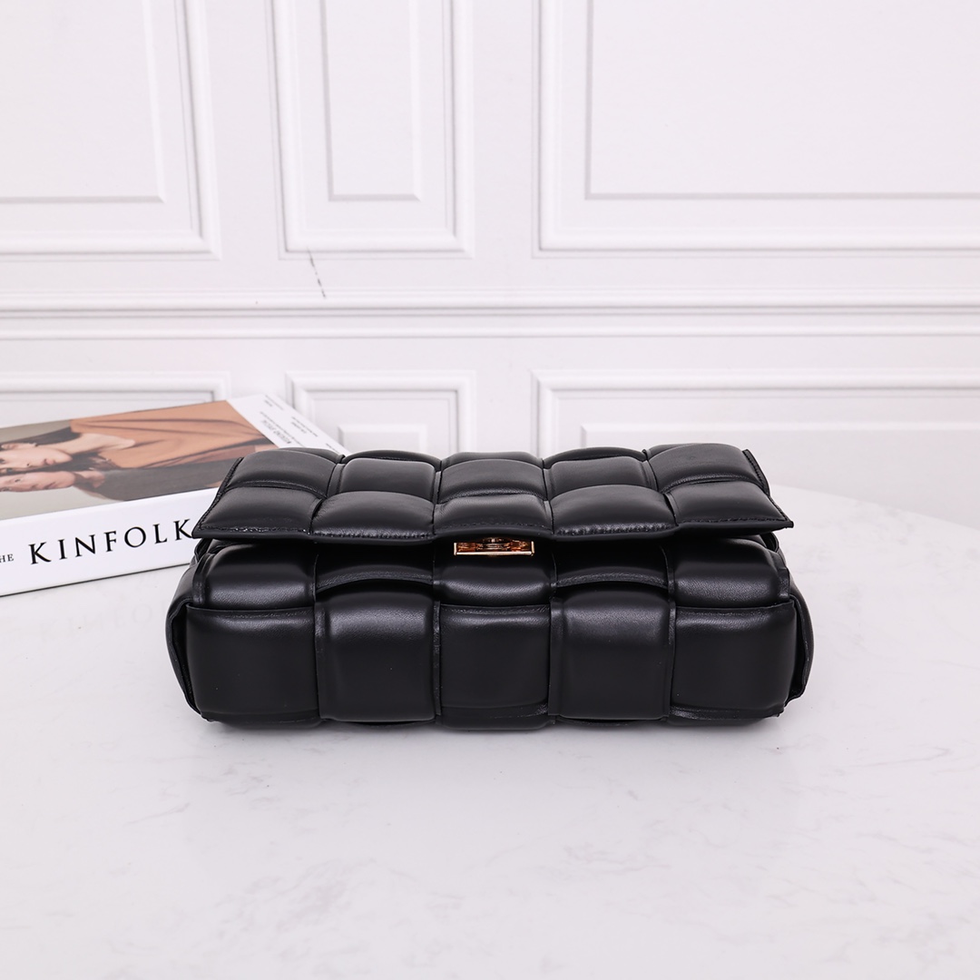 Bottega Veneta Padded Cassette Bag(26*18*8CM) - PerfectKickZ