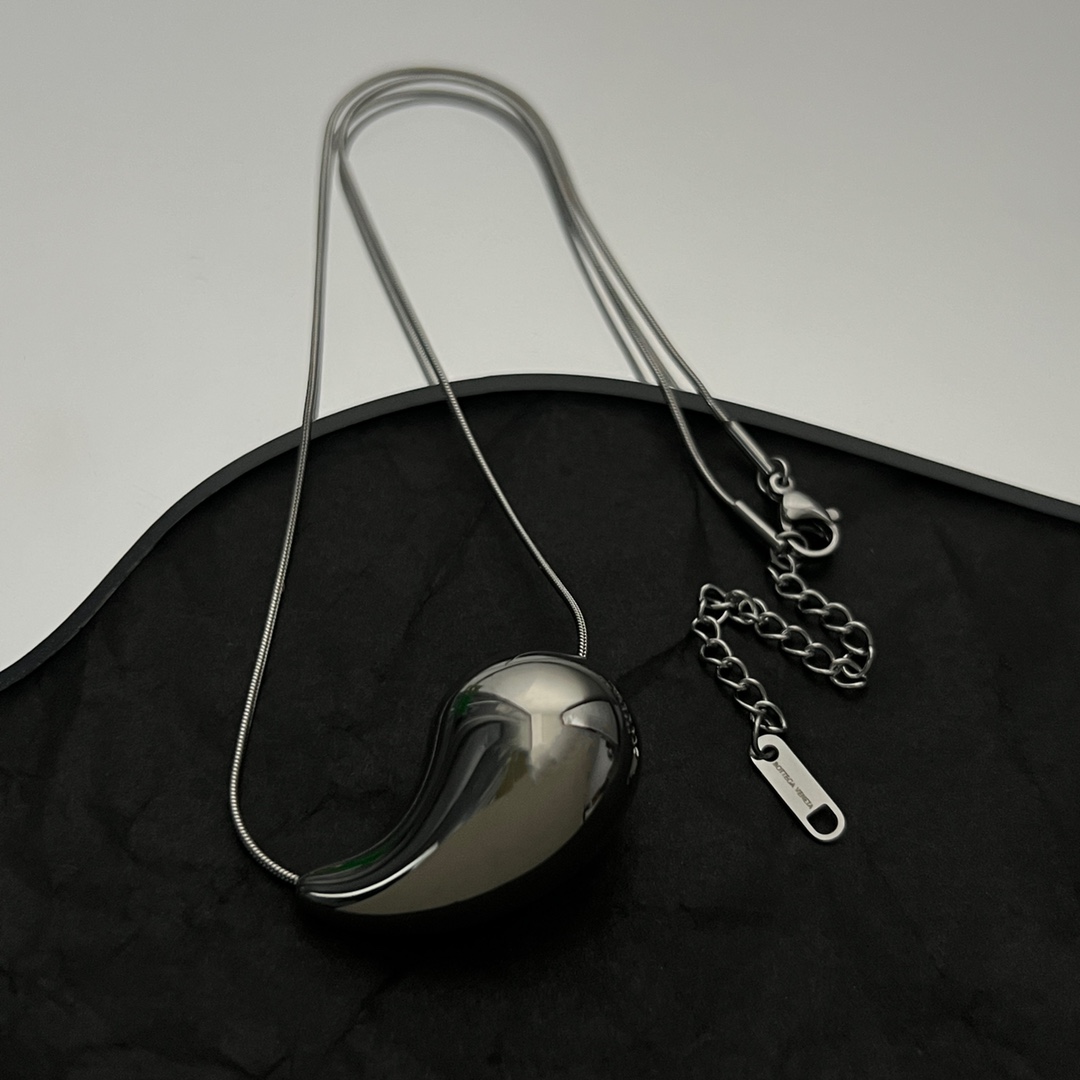 Bottega Veneta Drop Pendant Necklace - PerfectKickZ