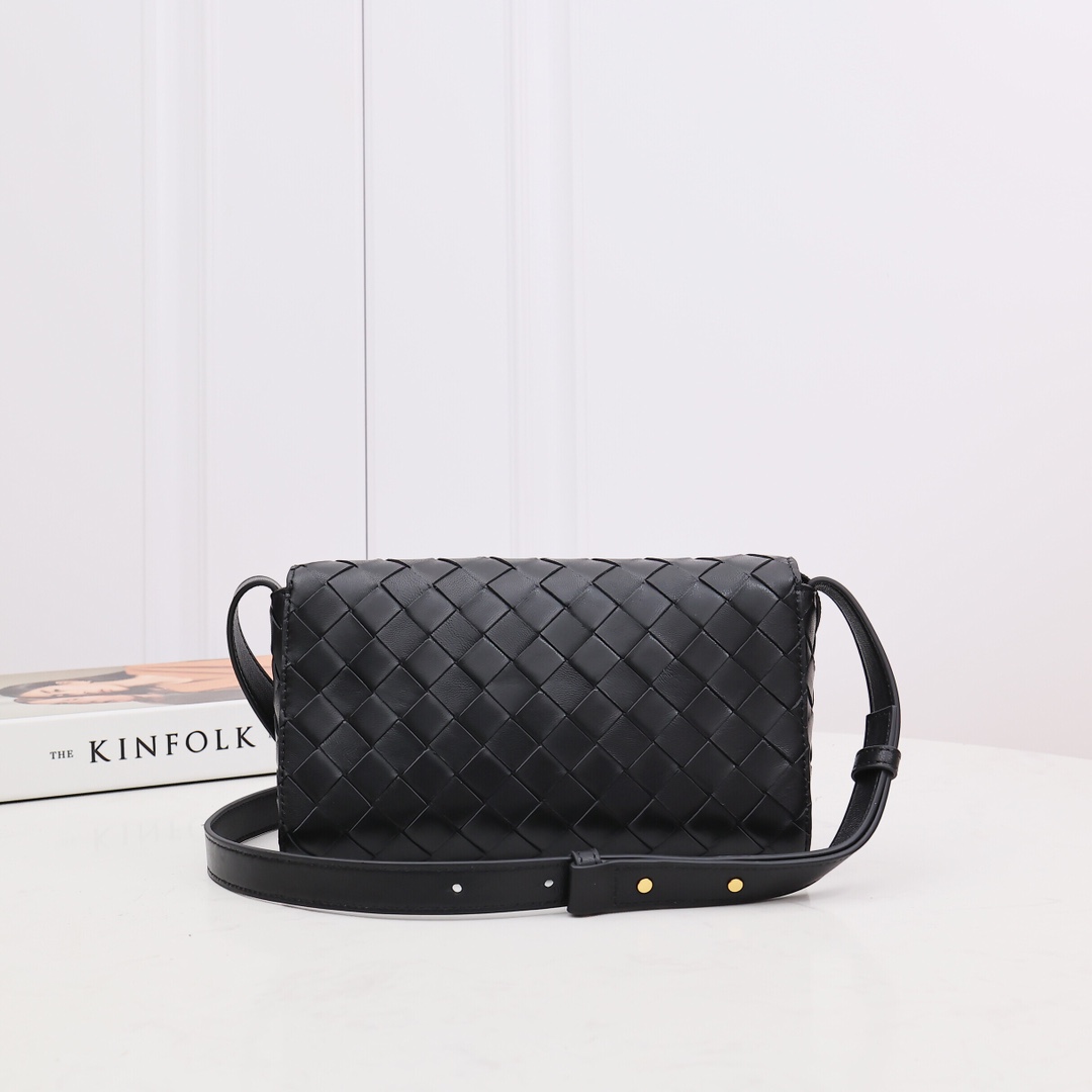Bottega Veneta Mini Andiamo Cross-Body Bag - PerfectKickZ