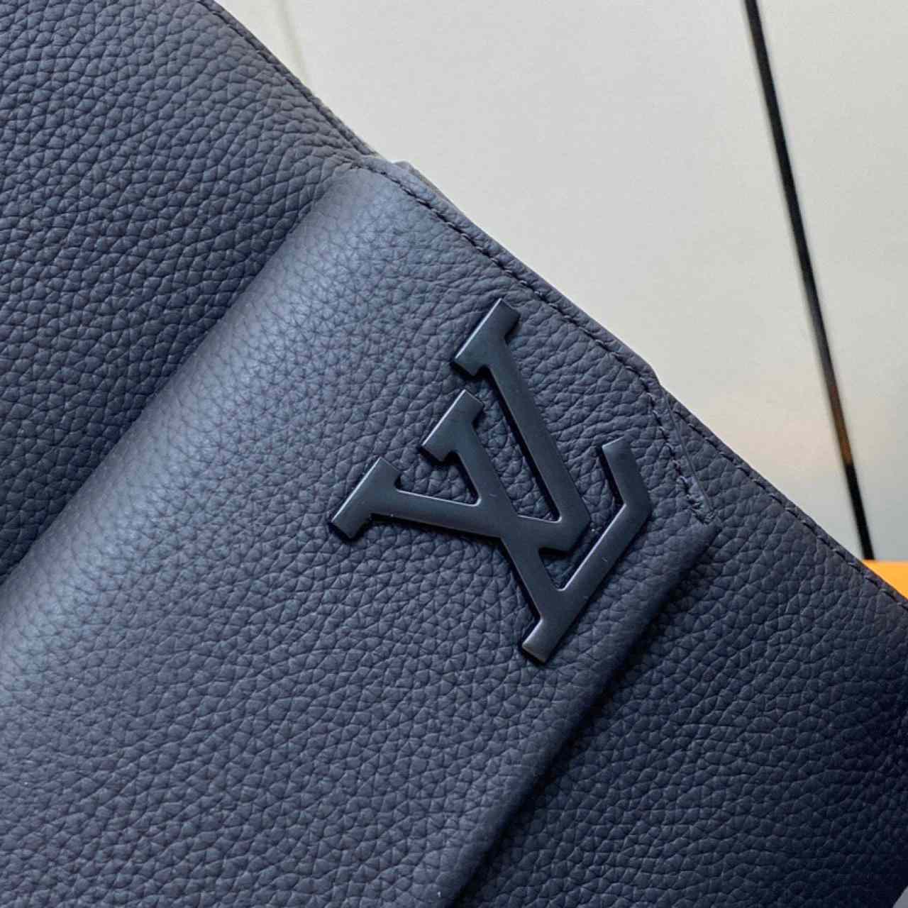Louis Vuitton Pilot Slingbag     M23736 - PerfectKickZ