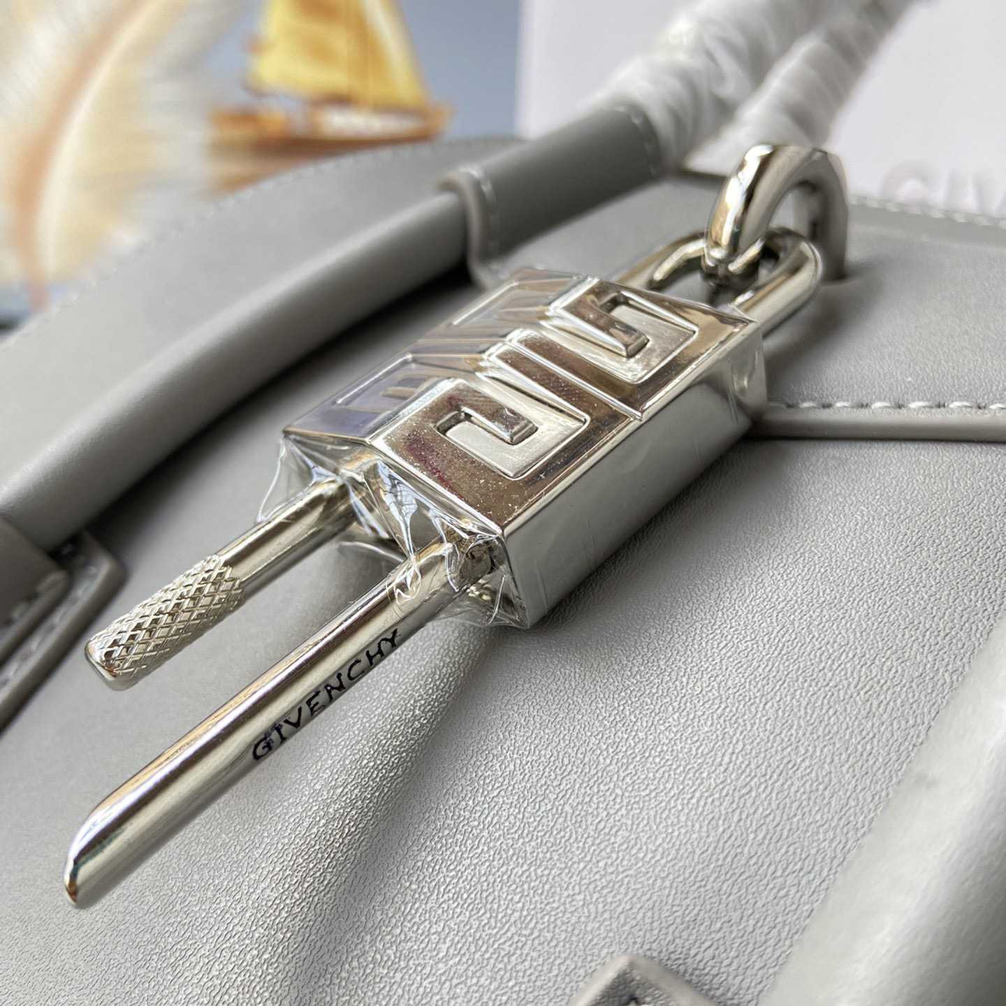 Givenchy Mini Antigona Lock Bag (23*27*13cm) - PerfectKickZ