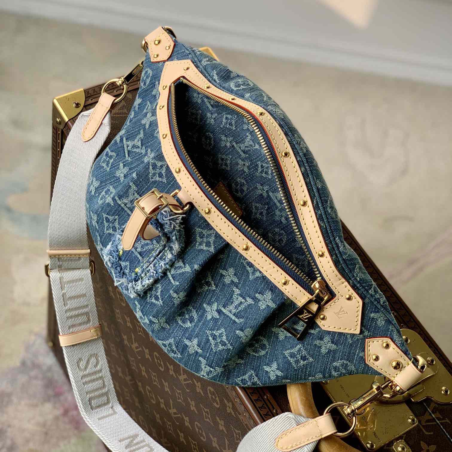 Louis Vuitton High Rise      M46837 - PerfectKickZ