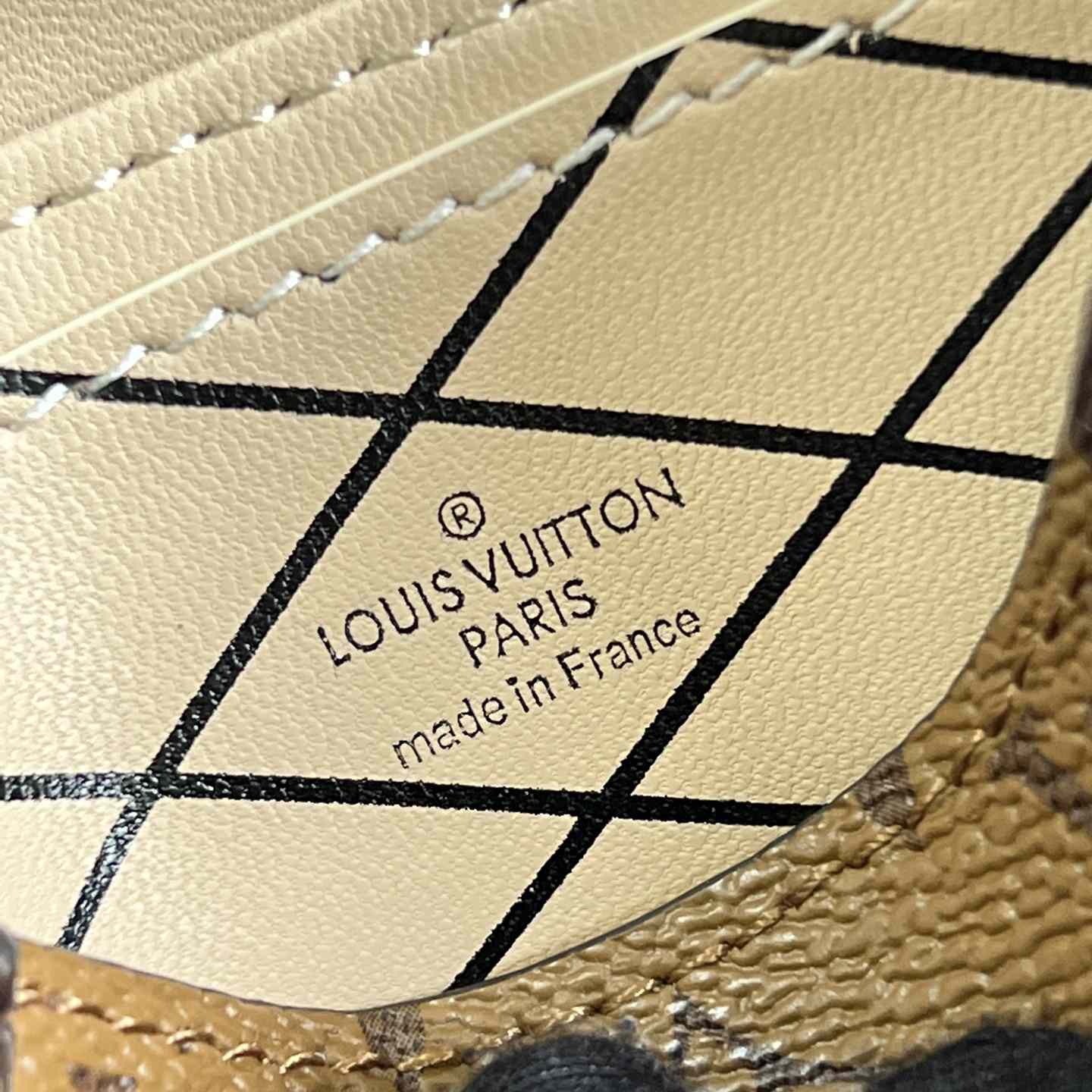 Louis Vuitton Essential Trunk   7.5 x 10.5 x 4cm   M68566 - 