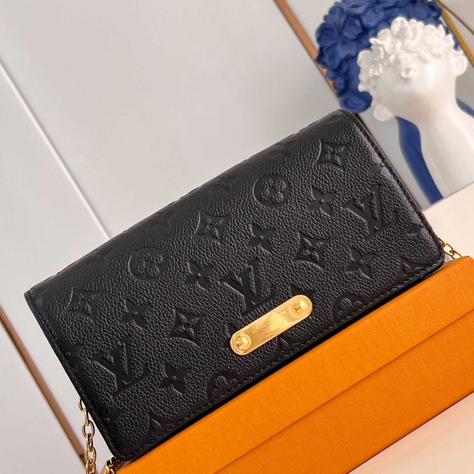 Louis Vuitton Wallet On Chain Lily    M46919 - 